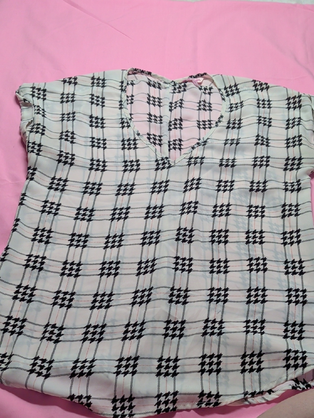Candies Women's Black & White Plaid V-Neck Top